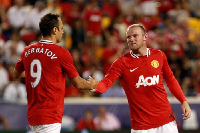 Dimitar Berbatov (2008 – 2012): Berbatov ra sân đều đặn hơn 30 trận mỗi mùa từ năm 2008 đến 2011. Từ 9 bàn ở mùa 2008/09, Berba lập công 12 lần ở mùa tiếp theo và tăng lên 20 ở mùa 2010/11 trước khi giảm xuống 12 trận và 7 bàn ở mùa 2011/12. Nếu như mùa 2008/09 vẫn là Ronaldo nắm vai trò dứt điểm, thì từ mùa 2009/10 Rooney bắt đầu trực tiếp tham gia vào việc ghi bàn với 26 bàn. Anh giảm xuống 11 bàn nhưng có 11 kiến tạo ở mùa 2010/11 khi Berbatov có phong độ cao, trước khi quay trở lại việc nổ súng với 27 bàn mùa 2011/12 khi Berba bị đẩy lên ghế dự bị.